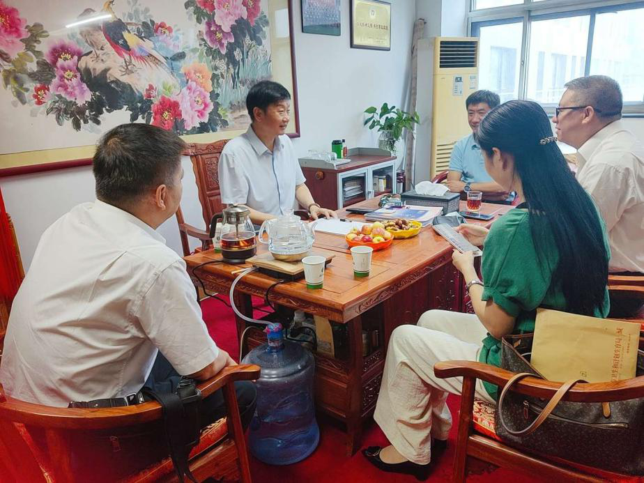 湖北恩施州商務(wù)（招商）局調(diào)研員劉恩敏率團訪問北京岳氏集團