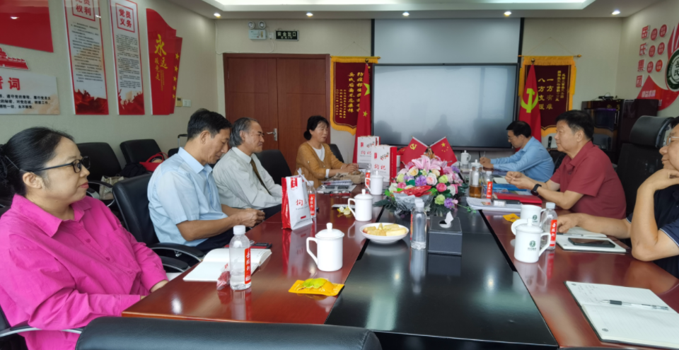 岳氏集團(tuán)與朱元曾會(huì)長(zhǎng)共商大健康未來(lái) 三大特膳食品方案引領(lǐng)功能食品新方向