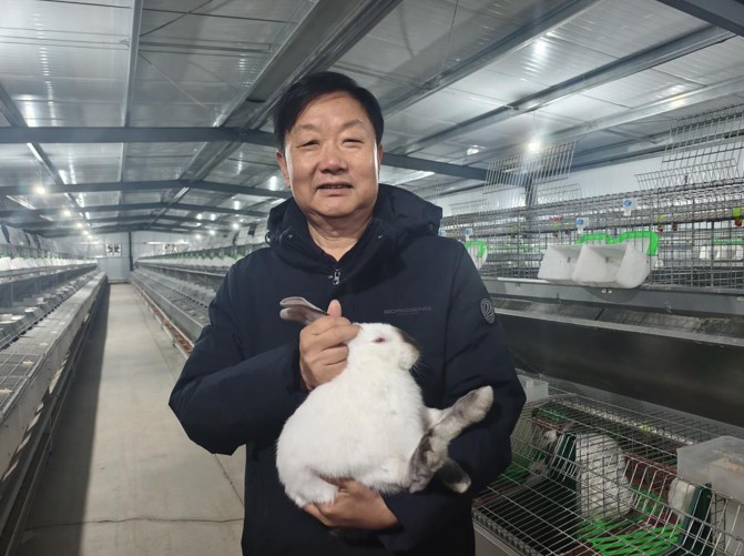 岳氏集團(tuán)董事長(zhǎng)岳平安深入寧夏養(yǎng)殖基地調(diào)研 以綠色產(chǎn)業(yè)譜寫(xiě)鄉(xiāng)村振興新篇章